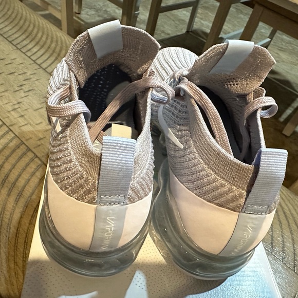 Nike Air VaporMax Flyknit Sneakers - Picture 4 of 5
